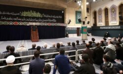 اولین شب مراسم عزاداری ایام شهادت حضرت فاطمه (س) با حضور رهبر انقلاب برگزار شد