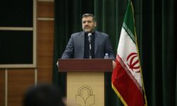 وزیر ارشاد: قائل به محدودیت برای کار هنرمندانه نیستیم/جامعه نباید دچار شکاف شود