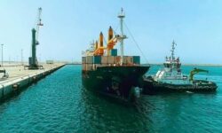 سخنگوی صمت به مهر خبر داد؛ تخلیه اولین کشتی حامل خودروهای وارداتی تا ساعت ۲۳