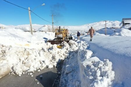 نیروی زمینی سپاه در مناطق برفی و یاری مردم