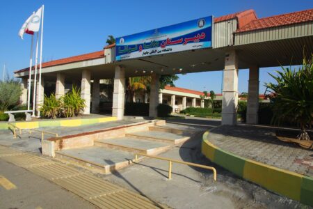 دبیرستان دخترانه دانا و توانا در منطقه آزاد چابهار برافراشته شد