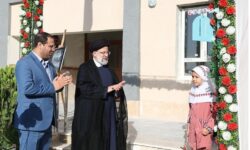 زنگ آغاز سال تحصیلی جدید مدارس صبح امروز با حضور آیت‌الله رئیسی رئیس‌جمهور در یکی از مدارس تازه‌ساخته‌شده شهرستان بهارستان نواخته شد.