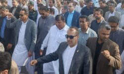 فرهنگیان و دانش‌آموزان چابهاری با حضور در راهپیمایی ۱۳ آبان امریکا وصهیونیسم را ناامید کردند