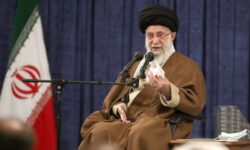 رهبر انقلاب: هر کس مخاطبی دارد باید حضور مردم در صحنه را ترویج کند