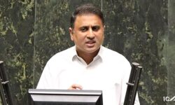 افرادی که عامدانه درصدد ایجاد نارضایتی در بین مردم هستند دشمن اند