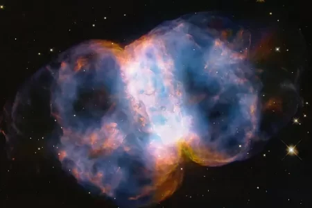 عکس خیره‌کننده ناسا از «دَمبل کیهانی» به مناسبت سی و چهارمین سالگرد تلسکوپ هابل