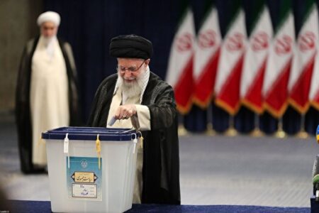 رهبر انقلاب اسلامی: مردم برای حضور در انتخابات هیچ تردیدی به خود راه ندهند