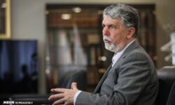 وزیر ارشاد: درباره‌ی هنرمندانِ ممنوع‌الکار، تجدید نظر کلی اتفاق خواهد افتاد