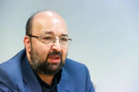 جواد امام سخنگوی جبهه اصلاحات معتقد است که از میان نوزده وزیر کابینه، شانزده وزیر از گرایشات مخالف انتخاب شده‌اند.