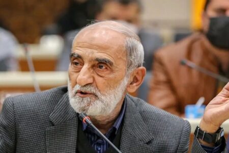 حسین شریعتمداری: حامیان مذاکره با آمریکا یا ‌دیوانه‌اند‌ یا سر و سری با دشمن دارند