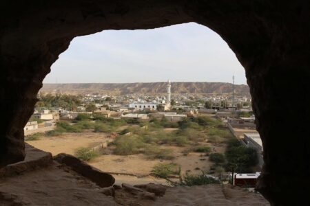 تیس دروازه‌ای به دنیای ارواح؛ قبرستان جن‌ها گنجینه‌ای از تمدن و افسانه در چابهار