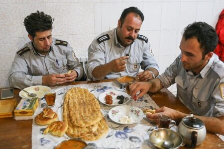 افطار در محل کار؛ فداکاری و مسوولیت پذیری در ماه رمضان