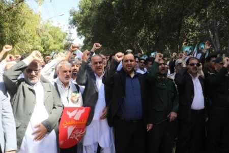 حضورمدیرعامل وکارکنان سازمان منطقه آزادچابهاردرراهپیمایی روزقدس
