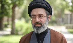 آیت الله خامنه‌ای: داستان‌های اسطوره‌ای فردوسی، واقعیت زندگی قهرمانانه‌ مردم ایران است