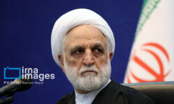 عاملان جنایت جنگی علیه ملت ایران باید مجازات شوند/خونخواهی امام شهید را فراموش نخواهیم کرد