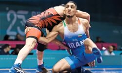 نتایج کشتی آزاد قهرمانی جهان امروز جمعه ۸ آبان؛ یزدانی و عموزاد یک گام تا مدال برنز ؛ کامران قاسمپور و امیرحسین زارع وارد می‌شوند /ساعت مسابقات